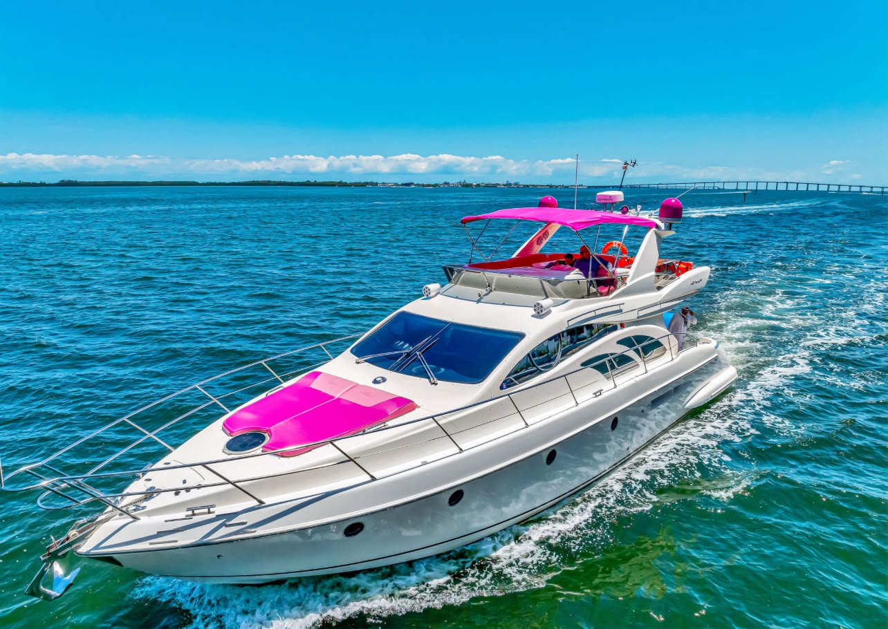 Azimut pink 60 ft — photo 1 of 10