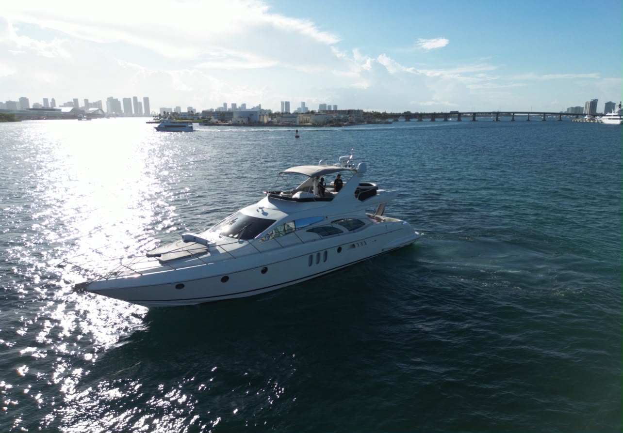 Azimut 70 ft — photo 1 of 6