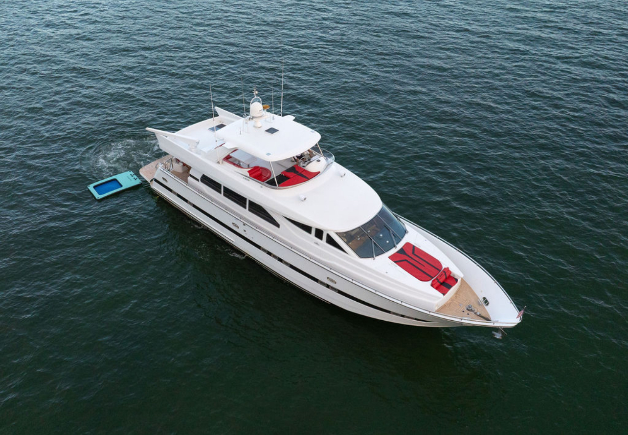 Ferretti 90 ft — photo 2 of 12