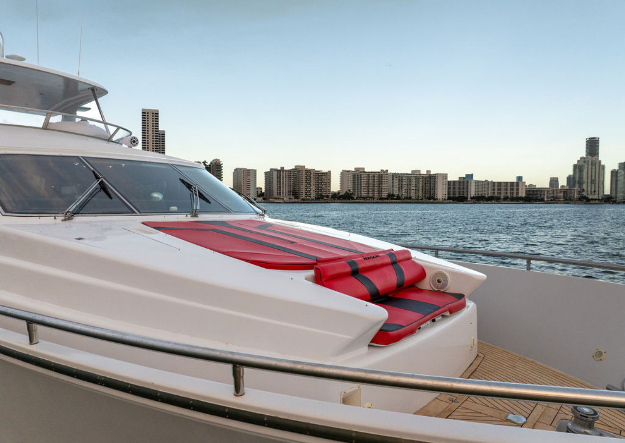Ferretti 90 ft — photo 3 of 12