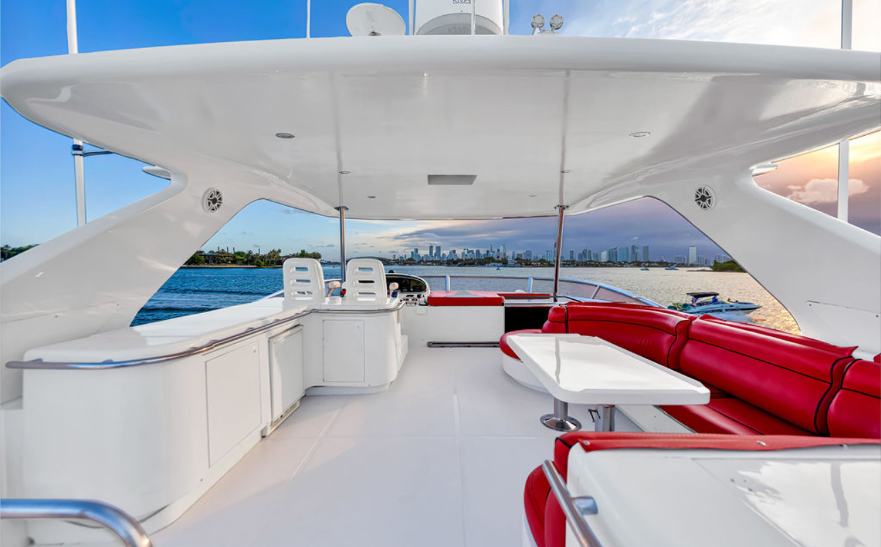 Ferretti 90 ft — photo 5 of 12