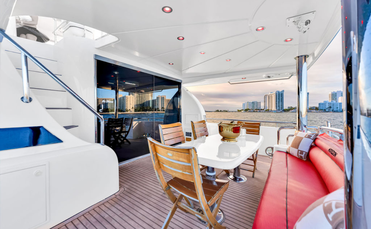 Ferretti 90 ft — photo 7 of 12
