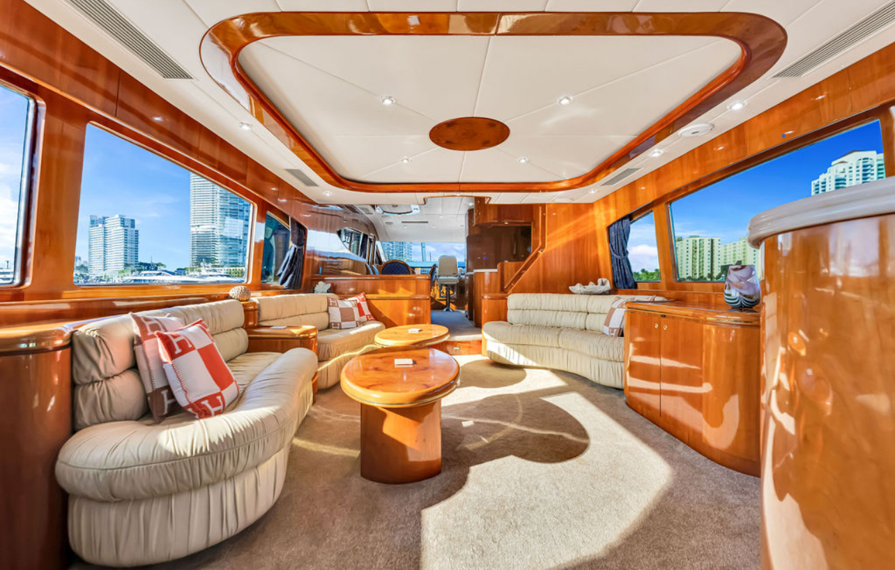 Ferretti 90 ft — photo 8 of 12