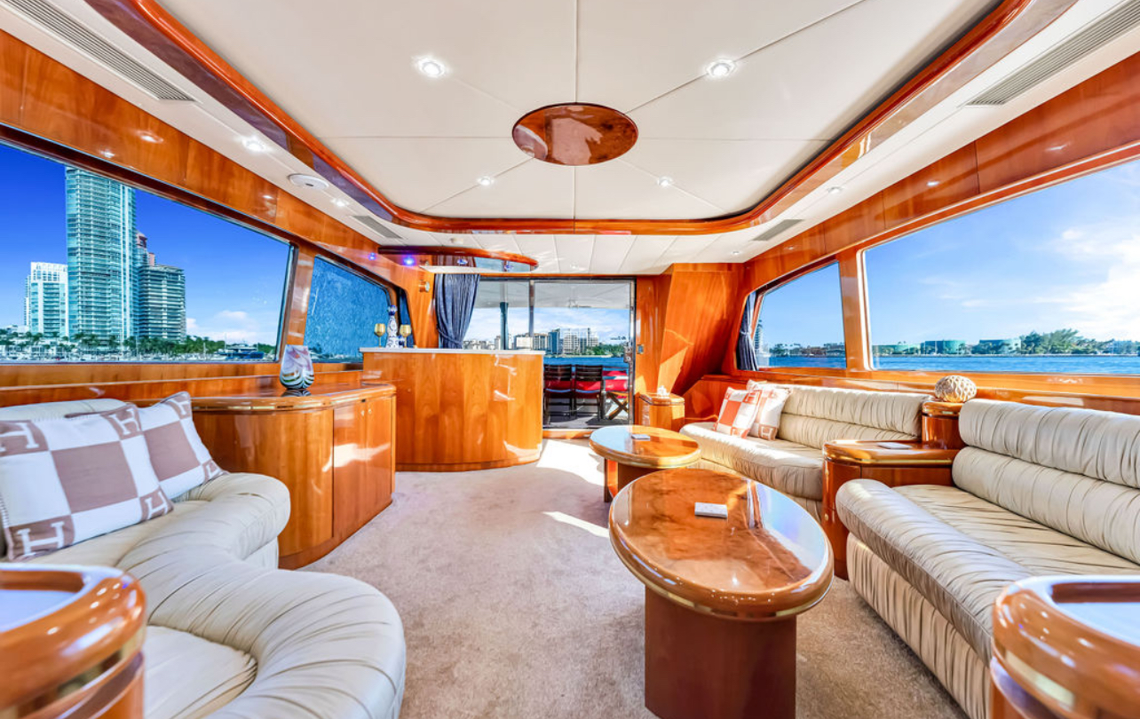 Ferretti 90 ft — photo 10 of 12