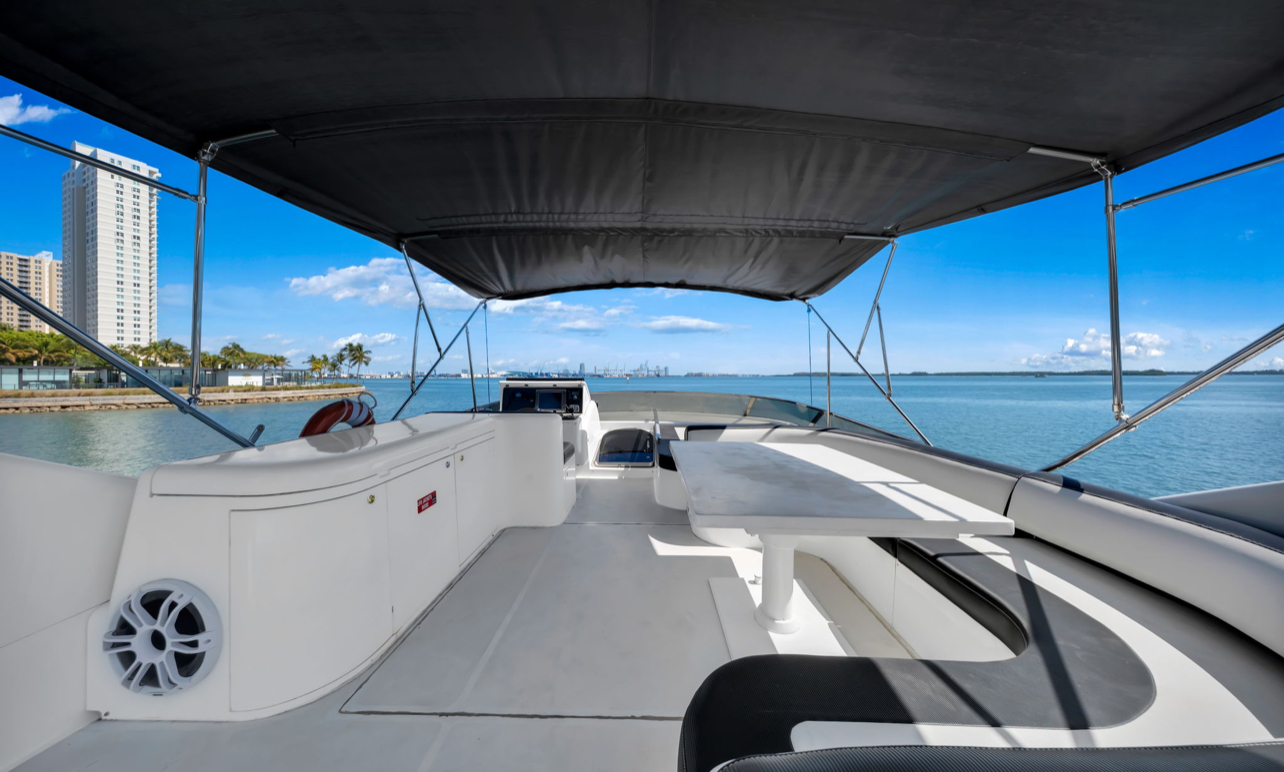 Ferretti 80 ft — photo 3 of 10
