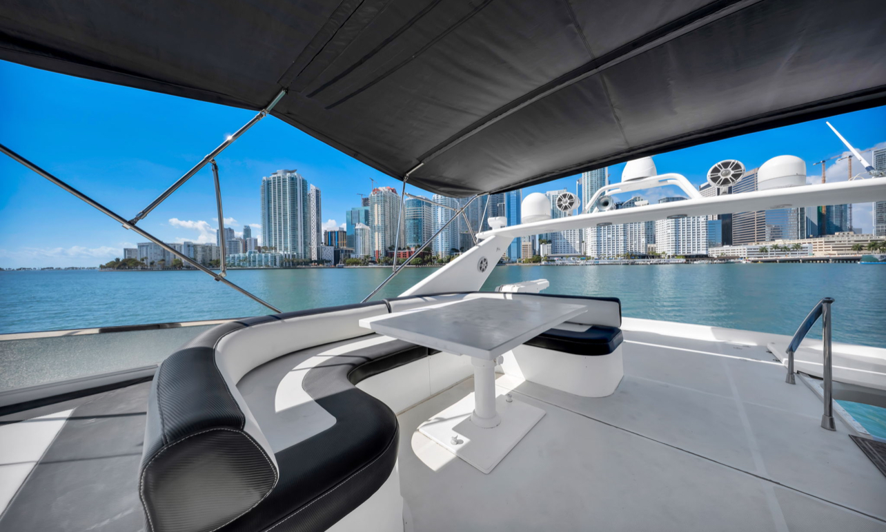 Ferretti 80 ft — photo 4 of 10