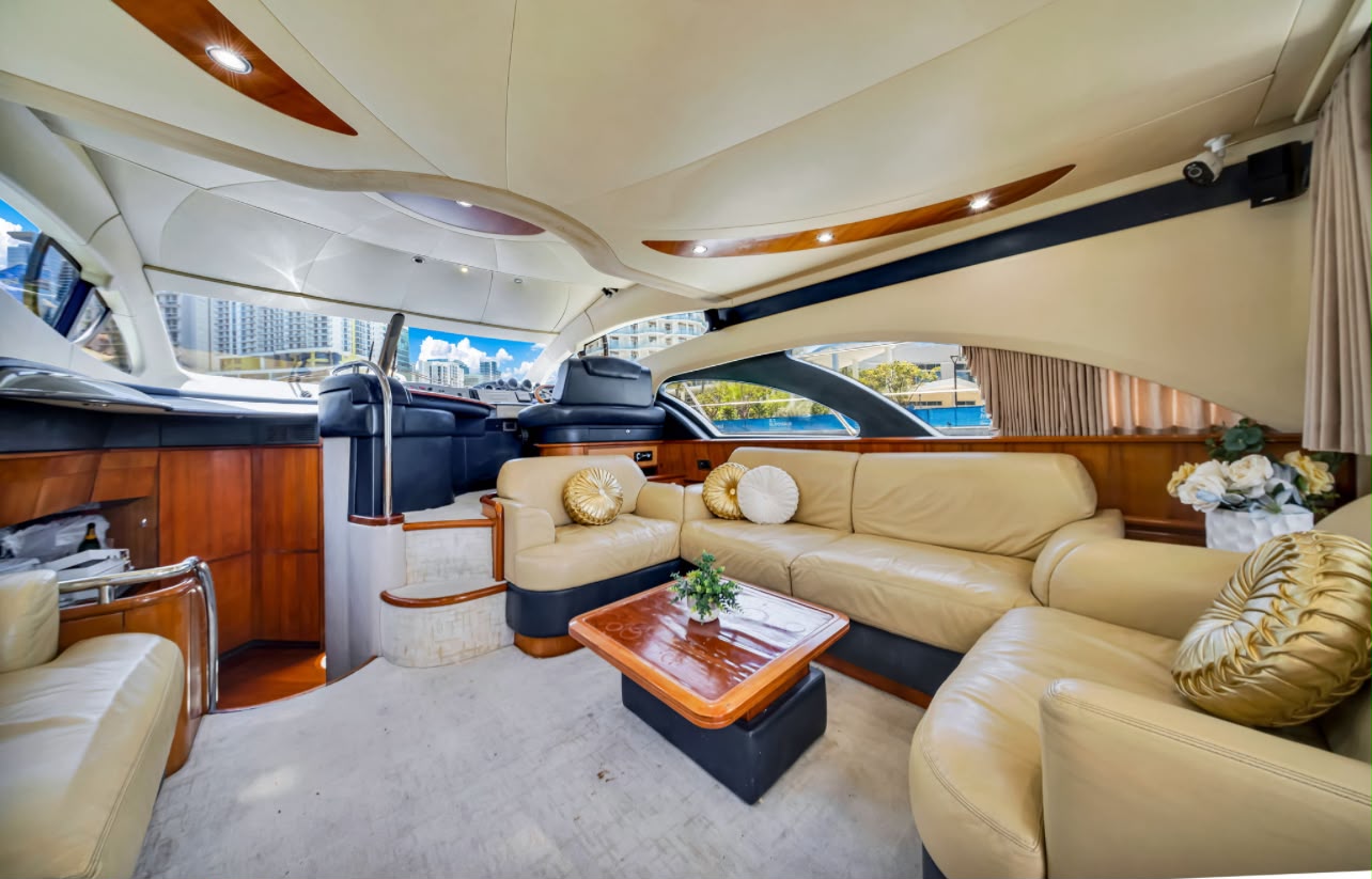 Azimut pink 60 ft — photo 6 of 10