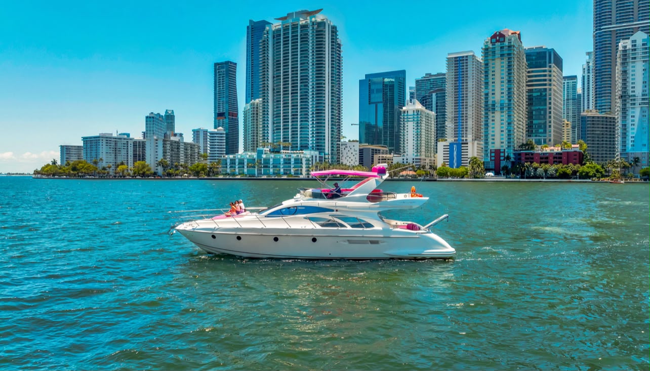Azimut pink 60 ft — photo 5 of 10